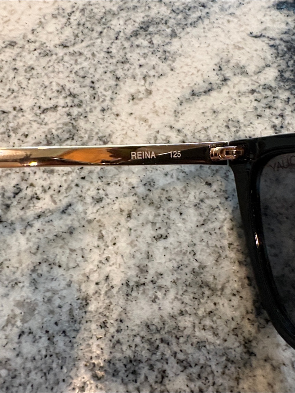 Quay Reina cat eye black and gold sunglasses - Picture 5 of 5